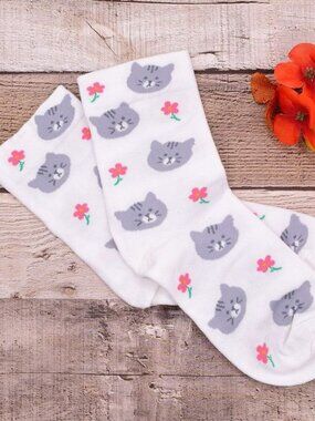 Andi Larose Womens Kitty Cat Pattern Socks Gray on White Gift Packaged